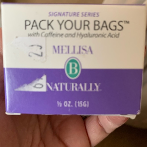 Melissa B Naturally Pack Your Bags with Caffeine & Hyaluronic Acid - Picture 2 of 5